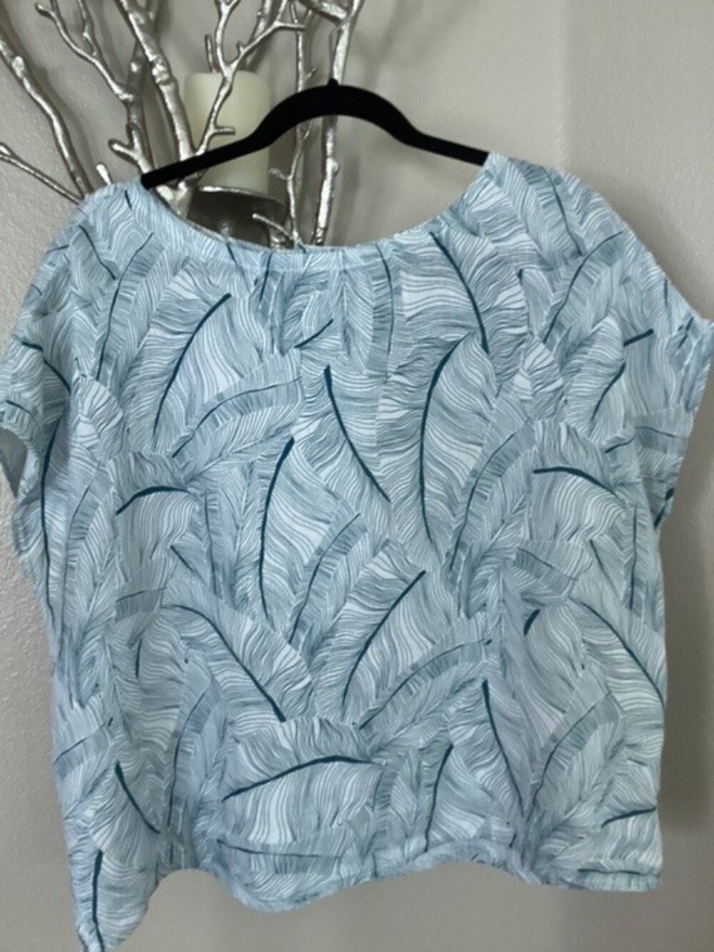 Tahari blue and white patterned linen top, size large